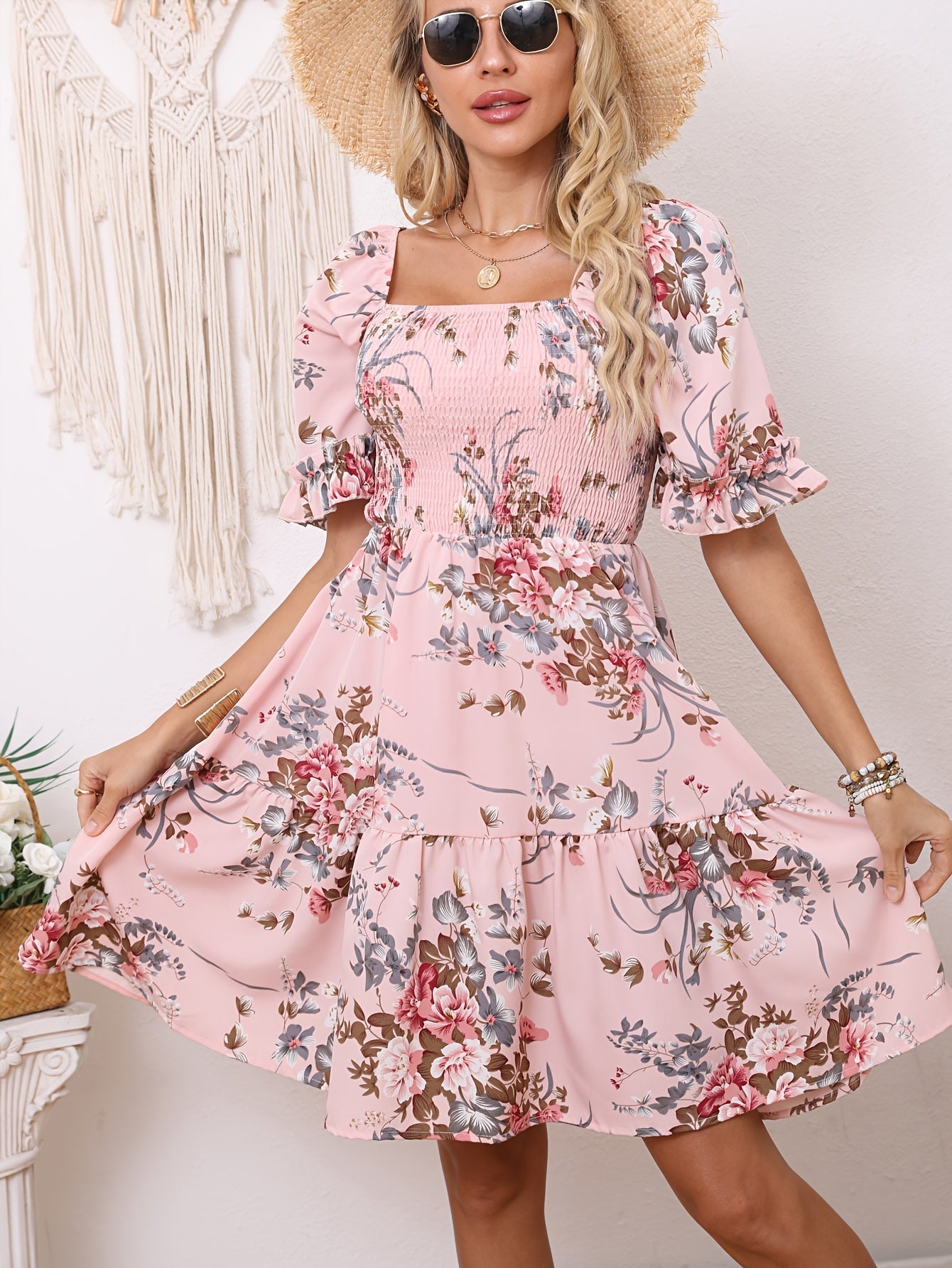 A-Linien Kleid mit quadratischem Ausschnitt und Blumenmuster, kurzen Ärmeln und Volants