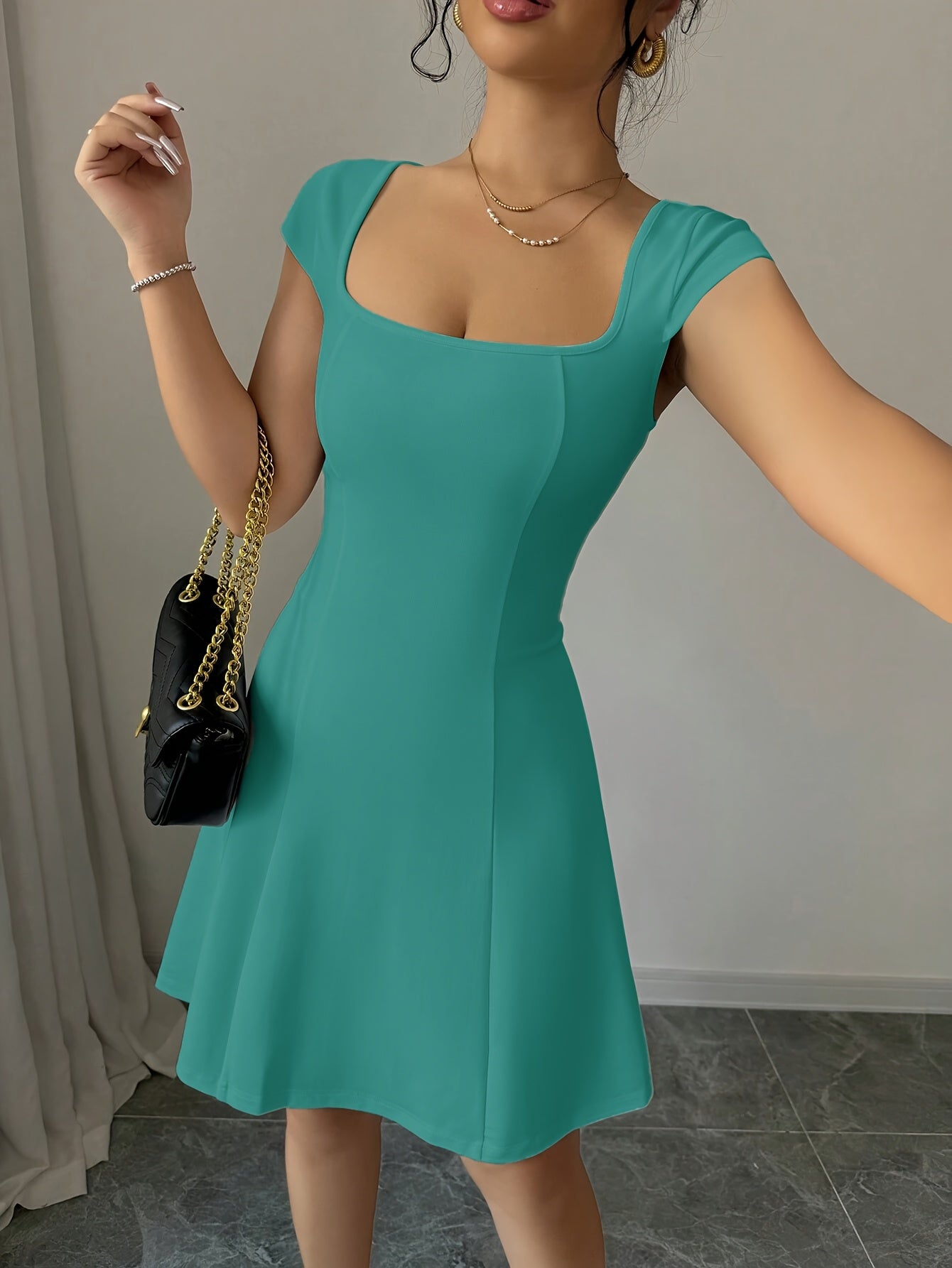 Elegantes Retro Kleid mit quadratischem Kragen, kurzen Ärmeln Weiß Grün