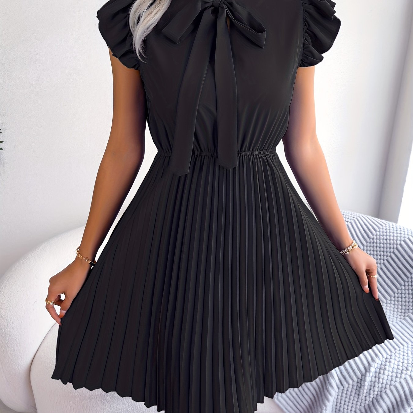 Elegantes Kleid mit Schleife und Rüschen - Plisseekleid für Damen