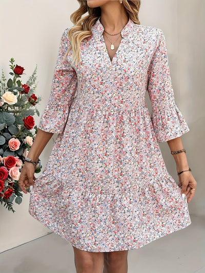 Geblümtes Minikleid mit herzförmigem Ausschnitt und gerafften Ärmeln Romantisches Sommeroutfit