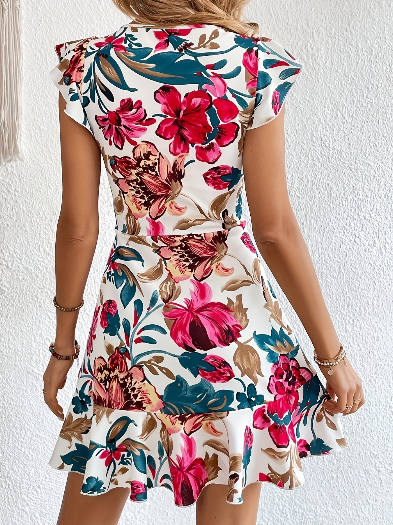 Geblümtes Kleid mit Rüschen – A-Linien-Schnitt