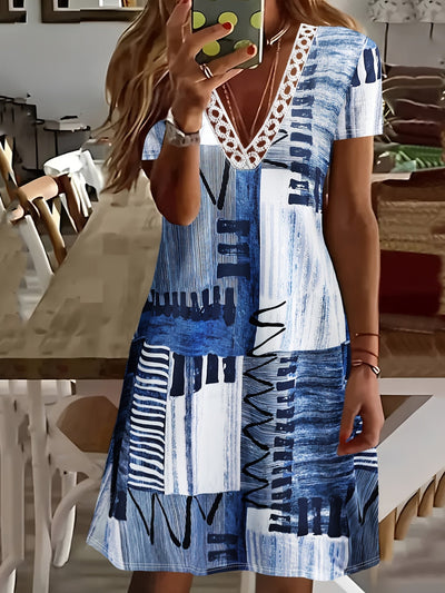 Damen Sommerkleid mit buntem Print - V-Ausschnitt und Spitze