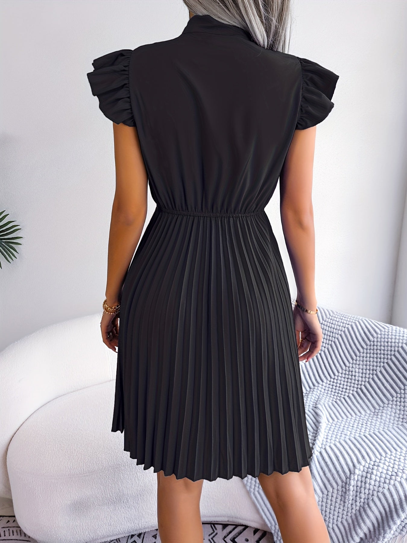Elegantes Kleid mit Schleife und Rüschen - Plisseekleid für Damen