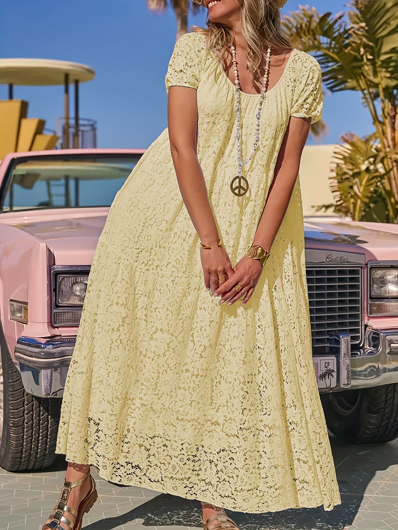 Elegantes Maxikleid in Übergröße aus Spitze mit offenen Schultern