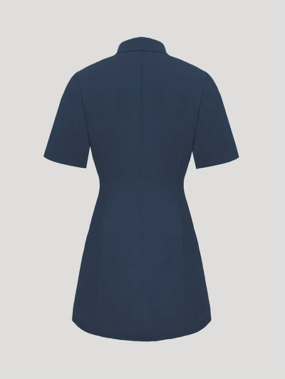 Dunkelblaues Hemdkleid mit kurzen Ärmeln