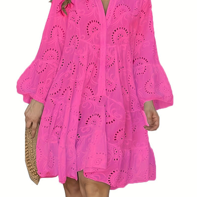 Elegantes Grünes Kleid mit V-Ausschnitt und Bestickten Glockenärmeln