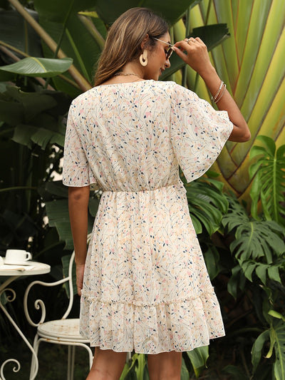 Sommerkleid aus Chiffon mit Volants und Schmetterlingsärmeln aus Spitze