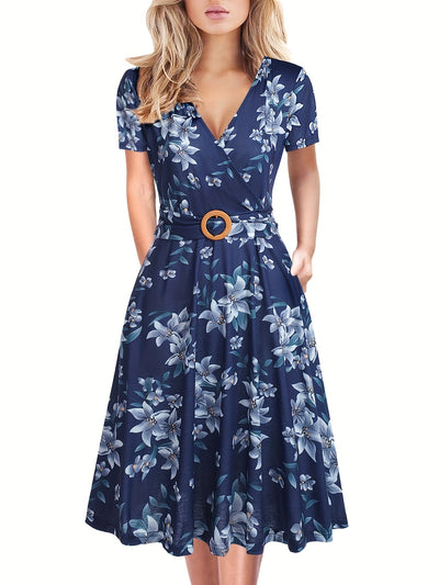 Elegantes Midikleid mit tropischem Blätterprint – V-Ausschnitt, kurze Ärmel