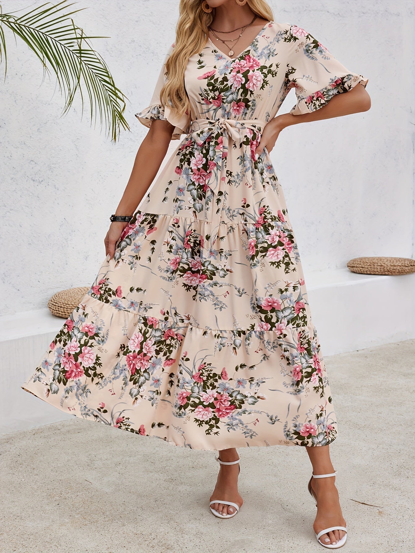 Elegantes Kleid mit und Taillenbindung