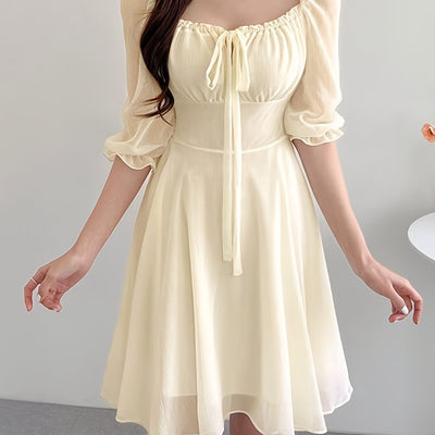 Damen Sommerkleid mit quadratischem Ausschnitt und Krawatte vorne