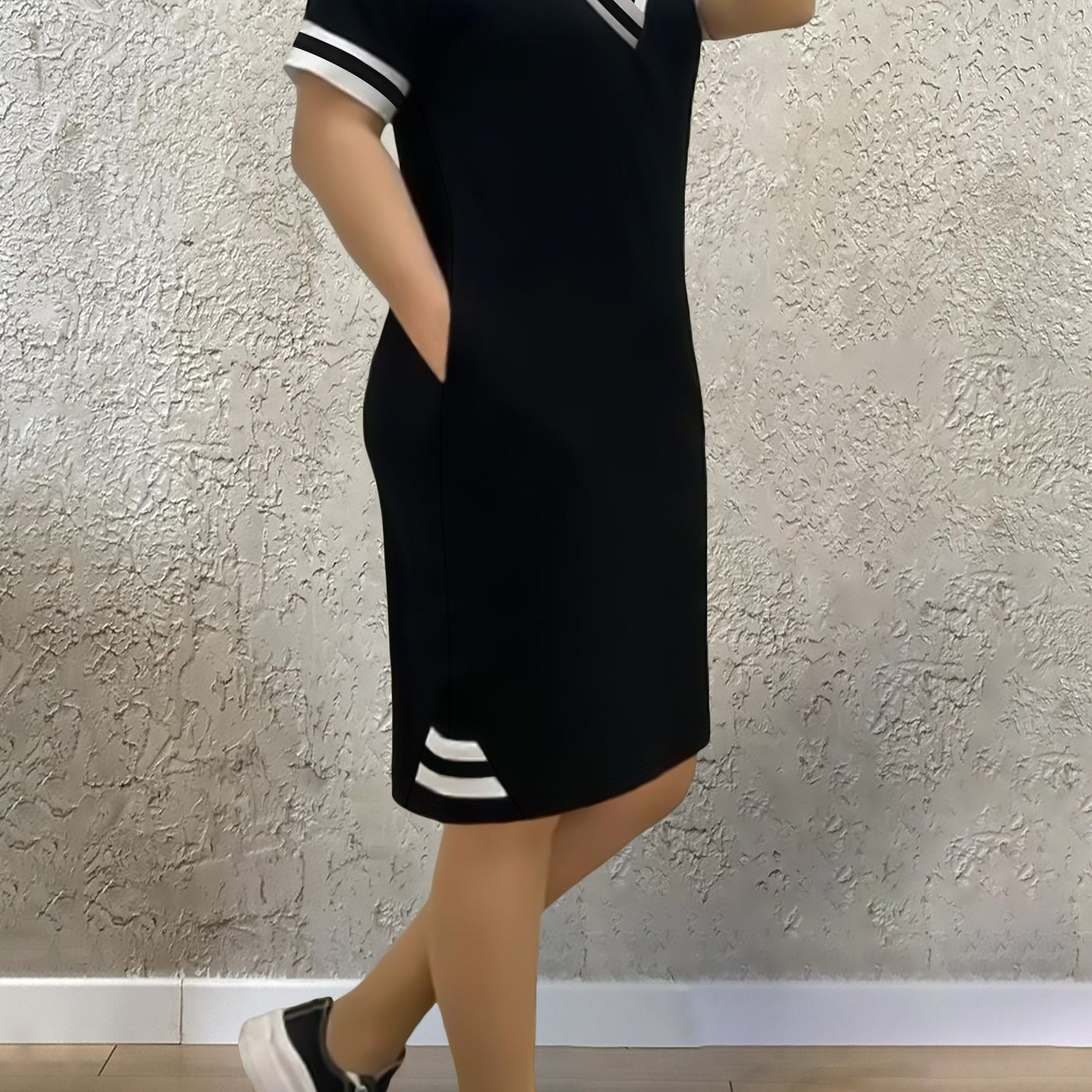 Marineblau gestreiftes Damenkleid - Casual für den Sommer