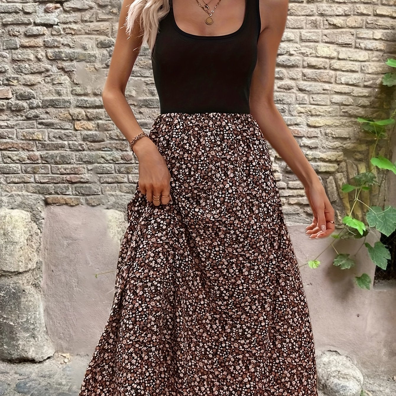 Geblümtes ärmelloses Sommer-Midikleid mit A-Linie in Schwarz und Kaffee