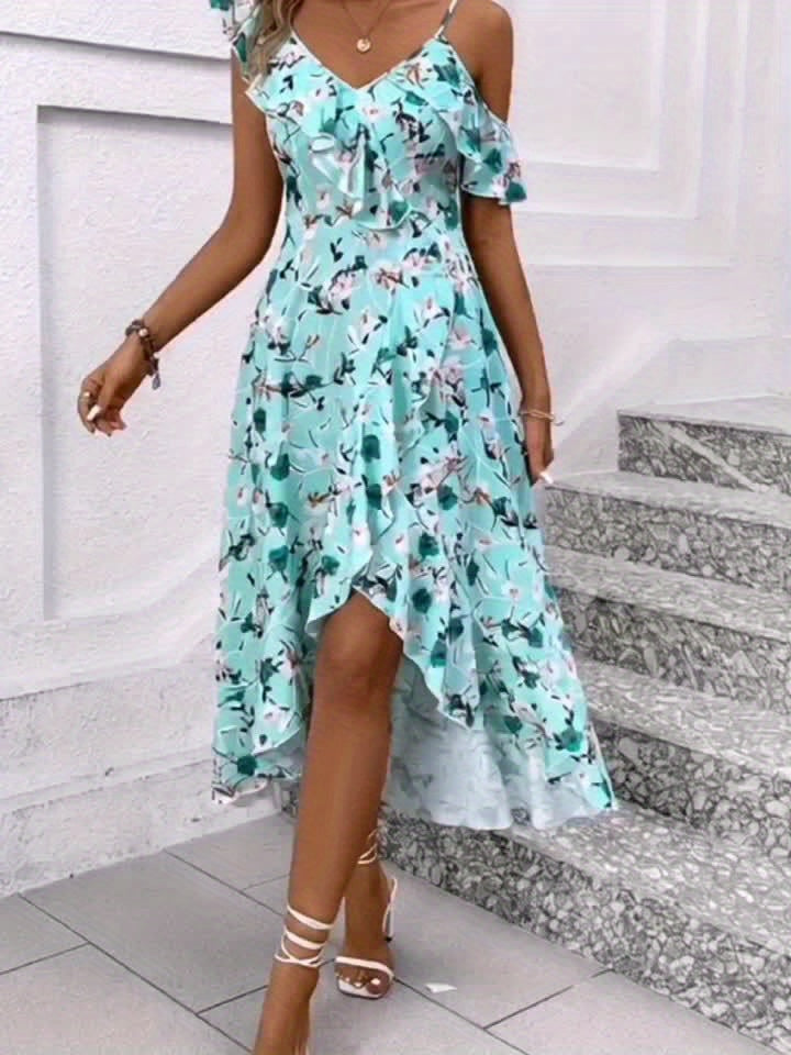 Luftiges und modisches Sommerkleid mit Blumenmuster und asymmetrischem Schnitt