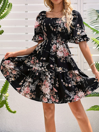 A-Linien Kleid mit quadratischem Ausschnitt und Blumenmuster, kurzen Ärmeln und Volants
