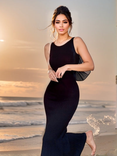 Elegantes Schwarzes gestricktes ärmelloses Maxikleid
