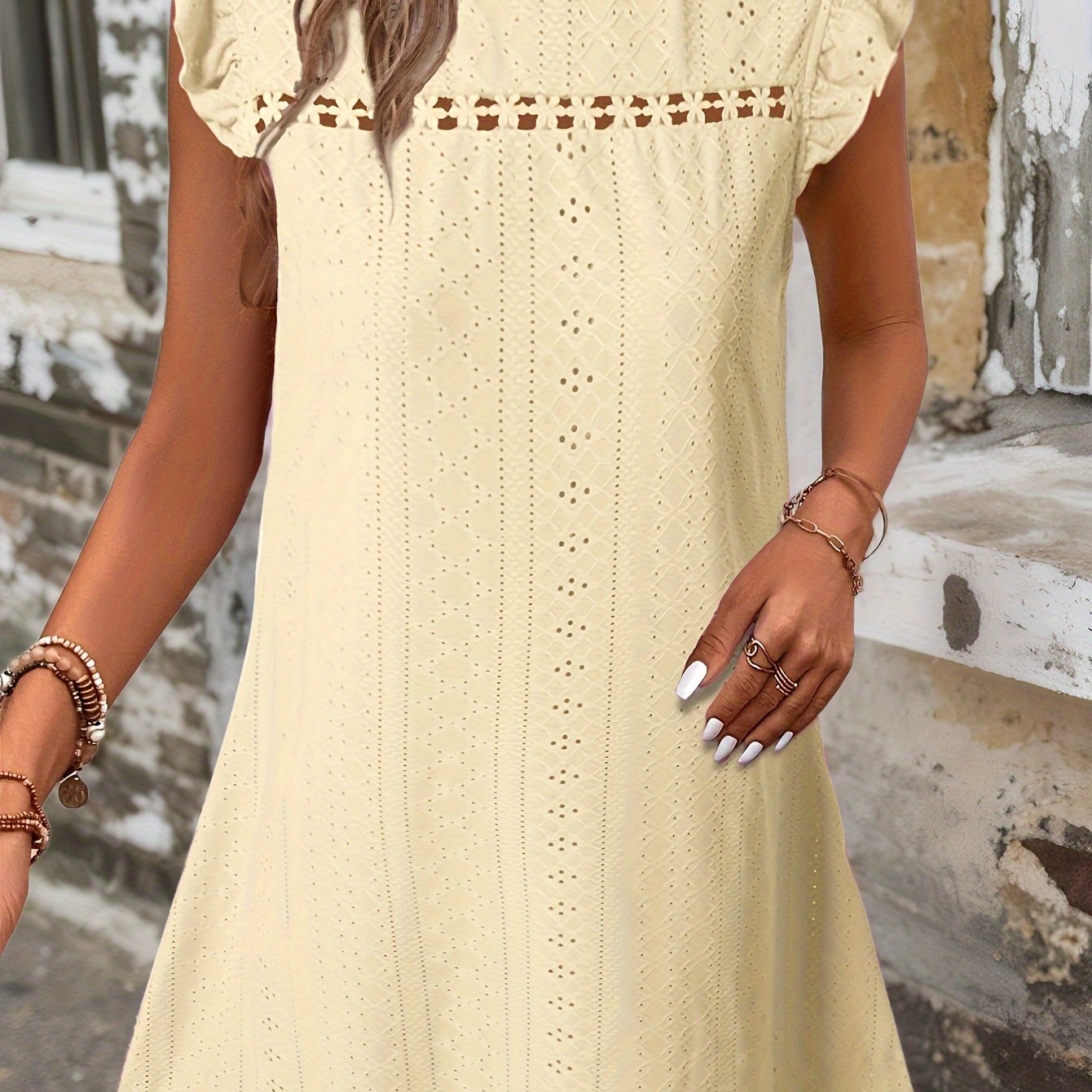 Sommerliches durchbrochenes Kleid mit Rüsche Holiday Style
