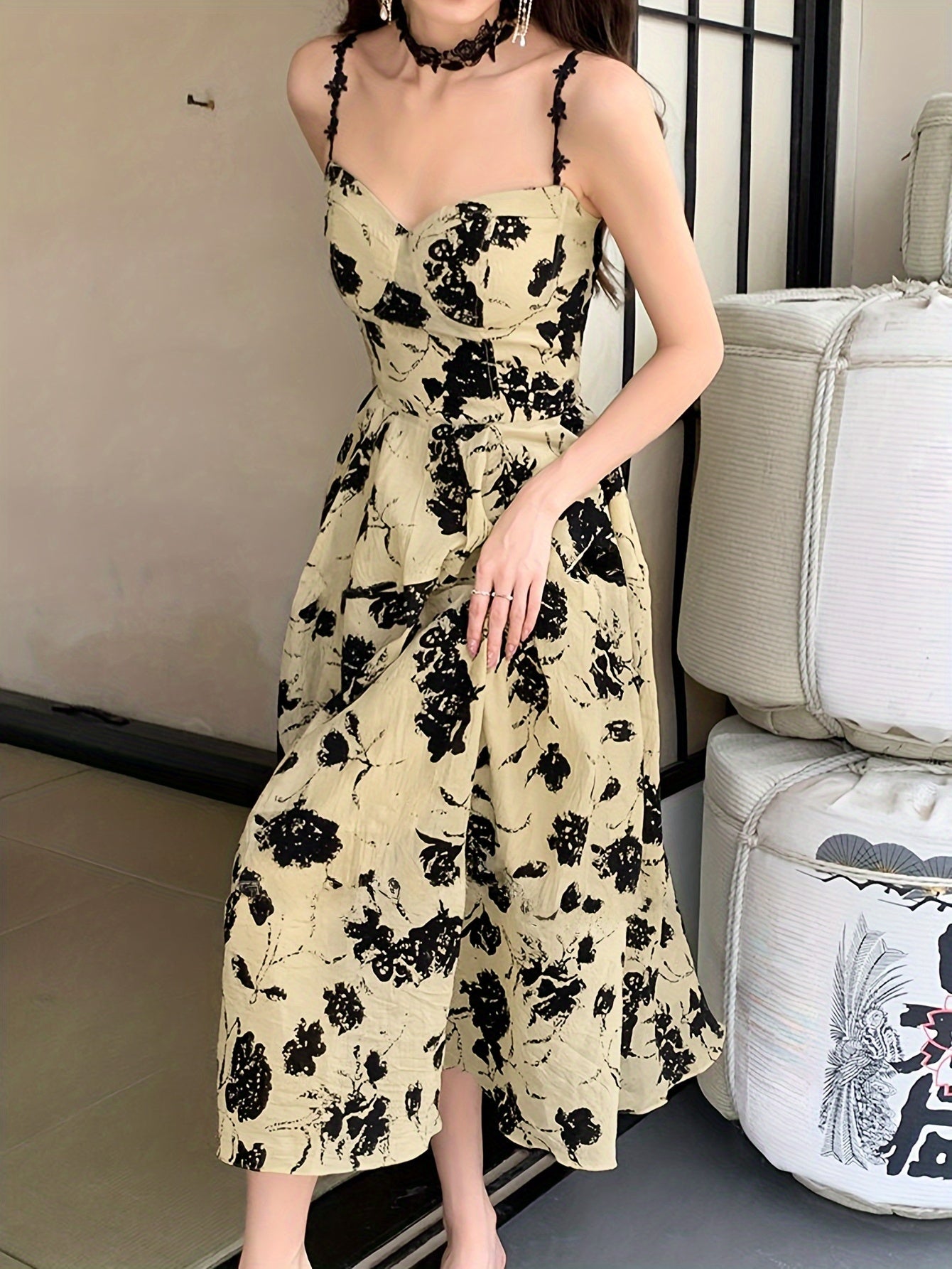 Elegantes Blumenkleid mit Spaghettiträgern – Ärmelloses, fließendes A-Linien
