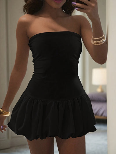 Elegantes Trägerloses Kleid mit Raffungen