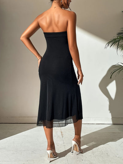 Schwarzes trägerloses Kleid mit elastischem Volant, elegant für den Sommer