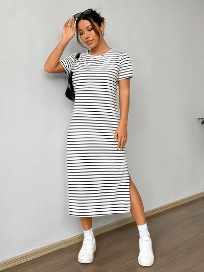 Schwarz-weiß gestreiftes lässiges kurzärmeliges Sommerkleid