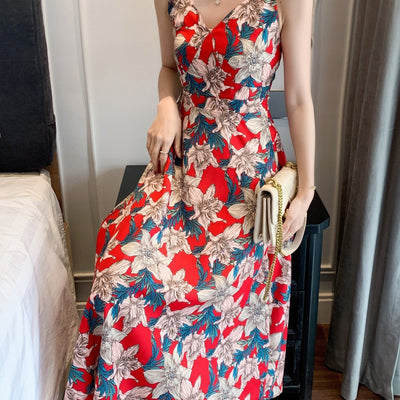 Sommerliches Strandkleid aus Blumen mit Trägern - Sonnenschutz