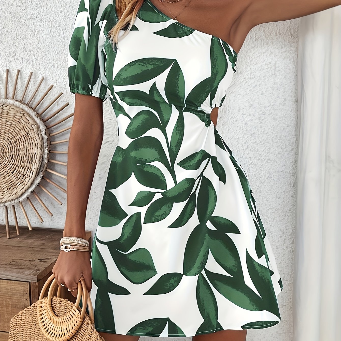 Tropisches Kleid mit Trägern, Puffärmeln, Weiß mit Grünen Blättern