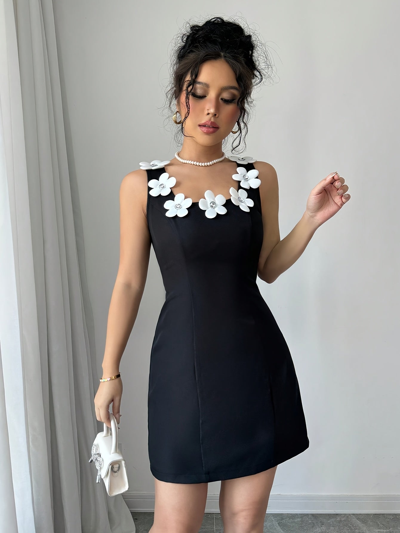 A-Linien Kleid mit 3D Blumen Elegantes Schwarz mit weißem Muster
