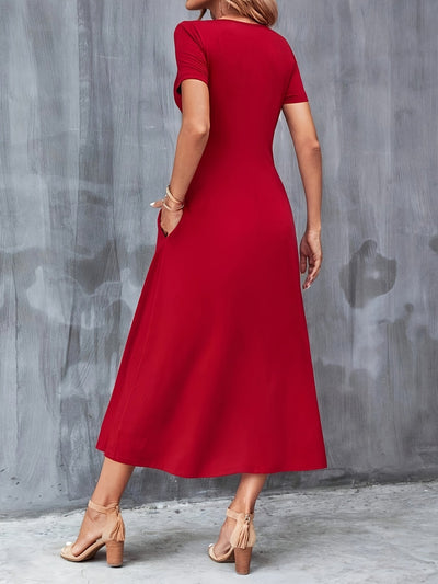 Langes Sommer-Maxi-Kleid mit frechem Ausschnitt - alltagstauglich und stilvoll