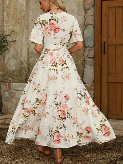Beiges Ombre-Blumenkleid mit überkreuztem Ausschnitt und passendem Gürtel
