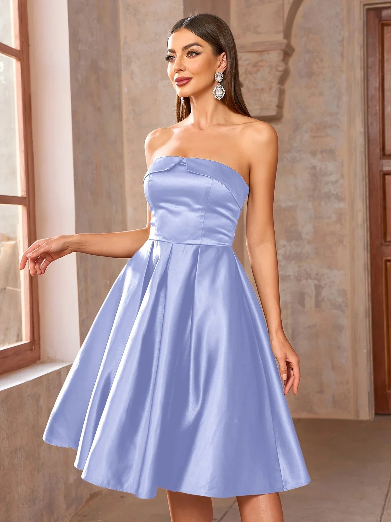 Schulterfreies Satinkleid – Ärmelloses Kleid für Partys und besondere Anlässe