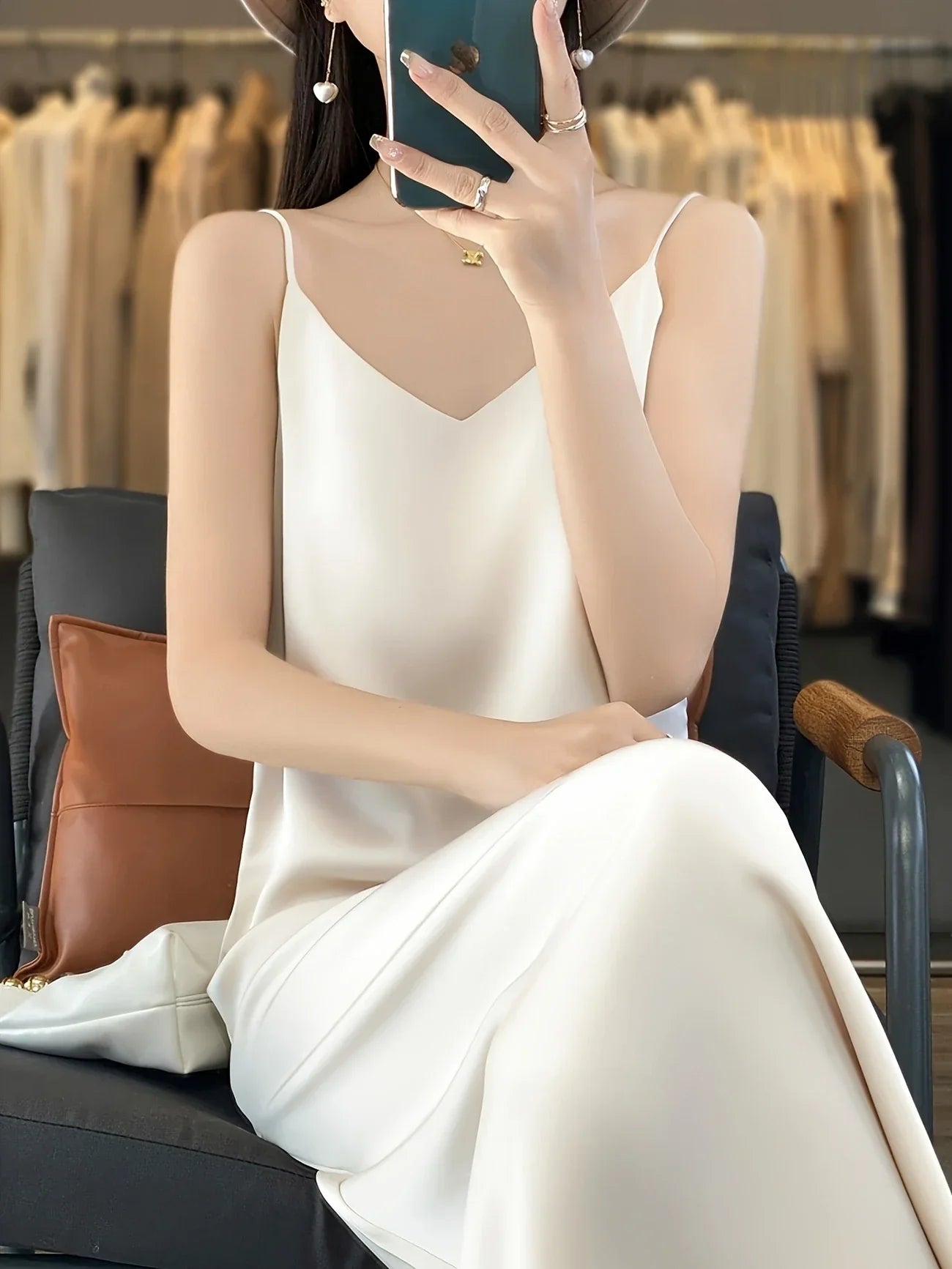 Satiniertes Midikleid für Damen – V-Ausschnitt, ärmellos, weich, luxuriös und bequem für Partys und Abendanlässe