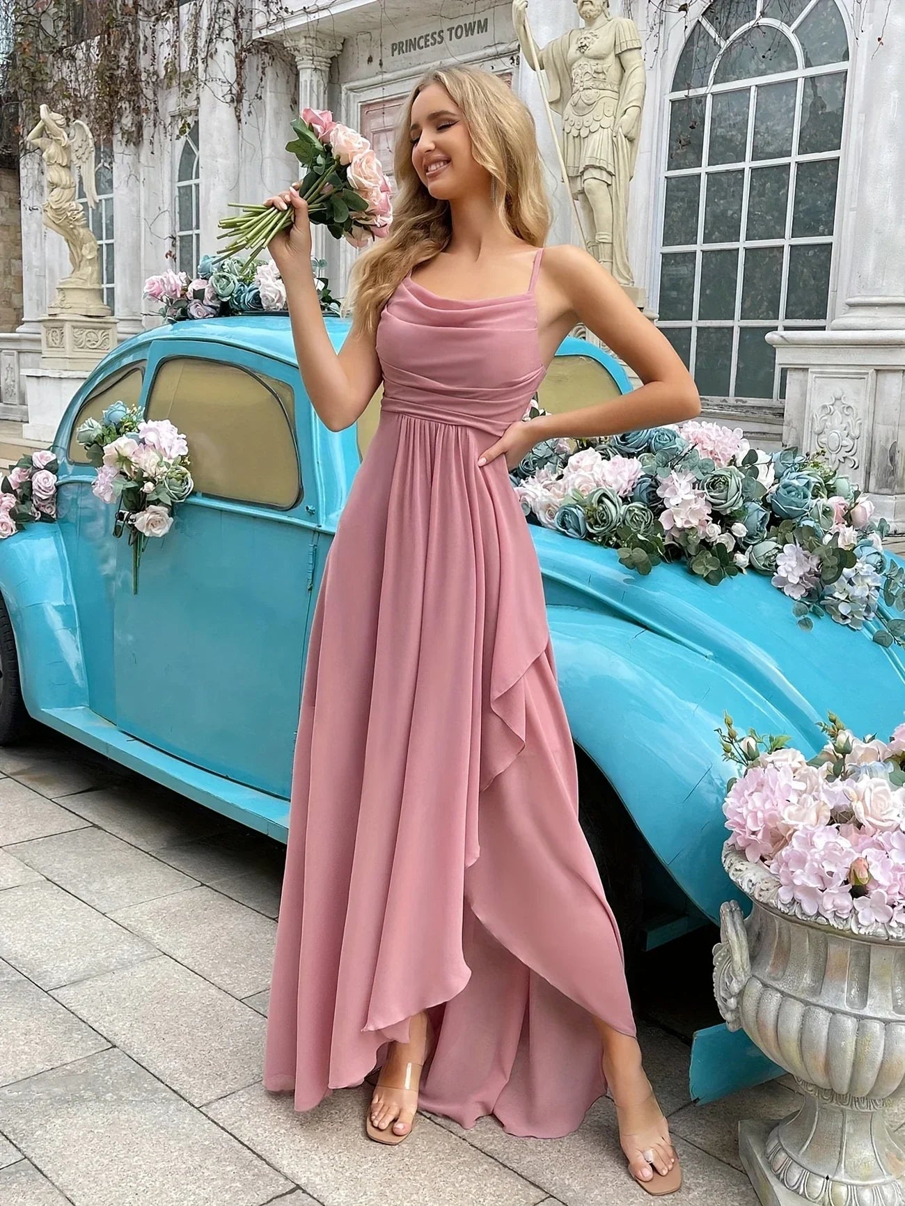 Rosa Chiffon-Brautjungfernkleid – Langes, ärmelloses Abendkleid mit V-Ausschnitt und Spaghettiträgern
