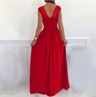 Elegantes rotes Maxikleid mit Schlitz und Rüschen