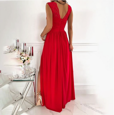 Elegantes rotes Maxikleid mit Schlitz und Rüschen