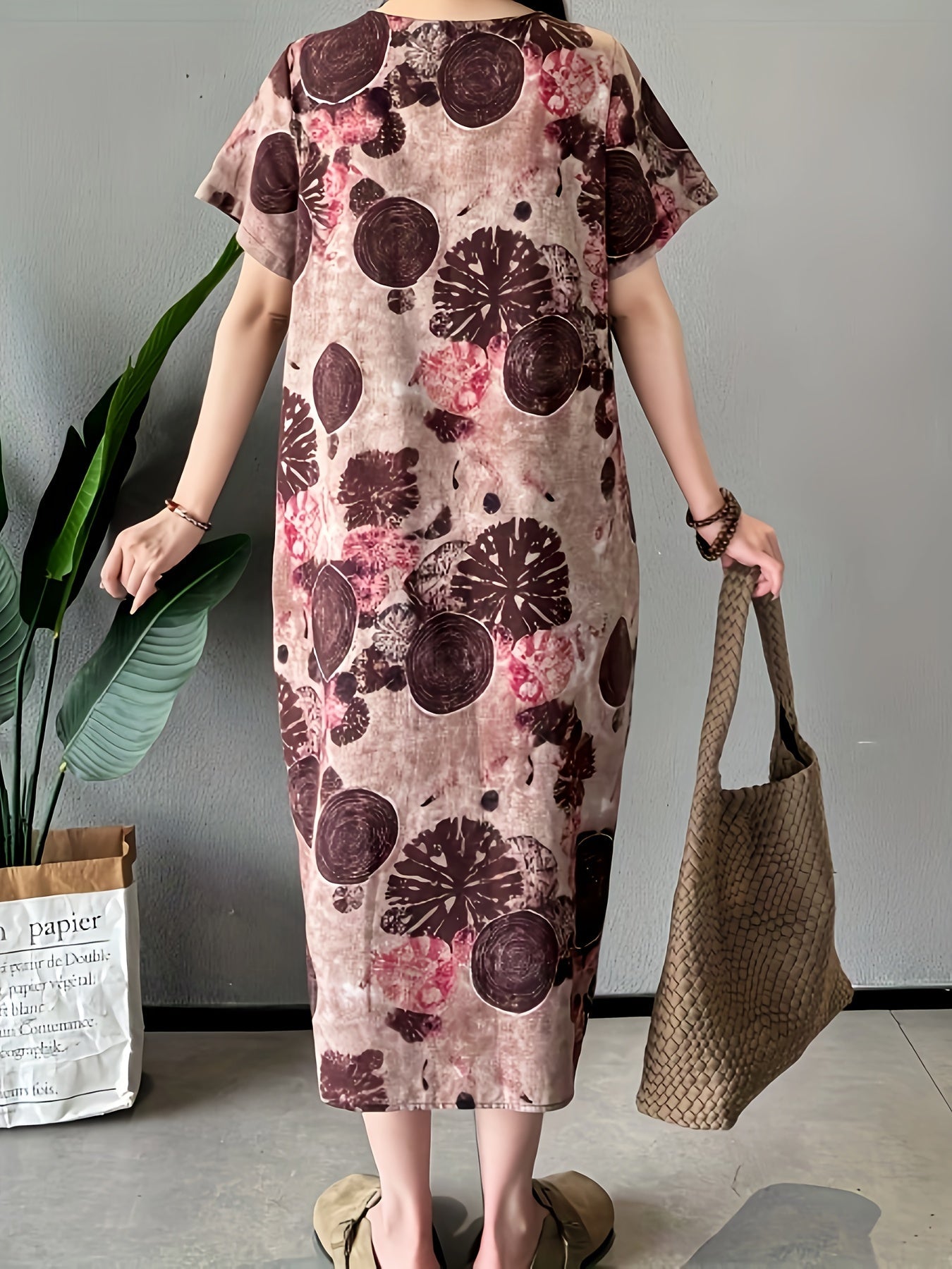 Elegantes Leinen-Midikleid mit ausdrucksstarkem abstraktem Muster