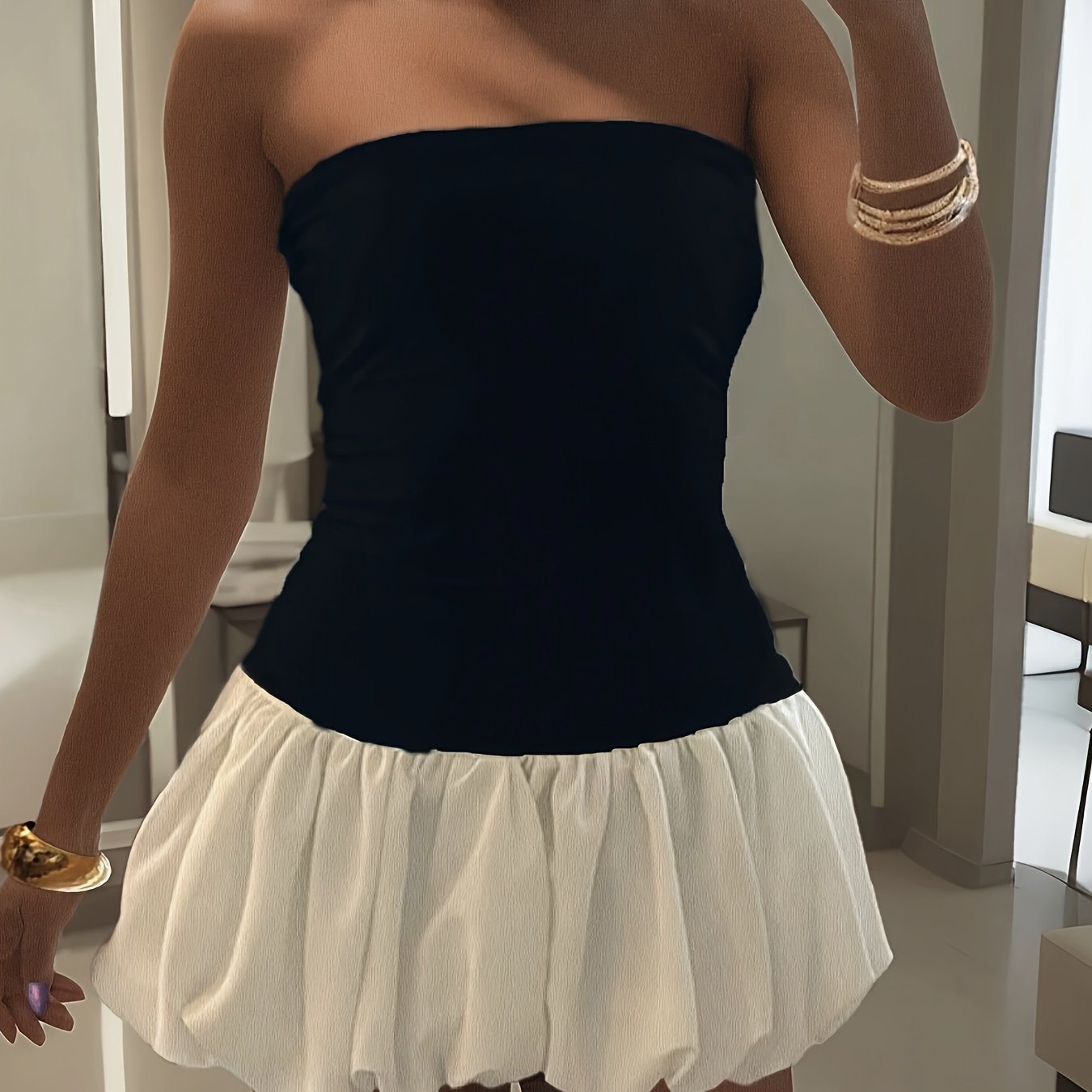 Elegantes Trägerloses Kleid mit Raffungen