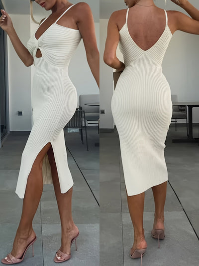 Beigefarbenes schulterfreies Midikleid mit Schlitz