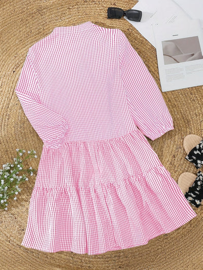 Sommerliches Midikleid mit V-Ausschnitt, Knopfleiste und Karomuster