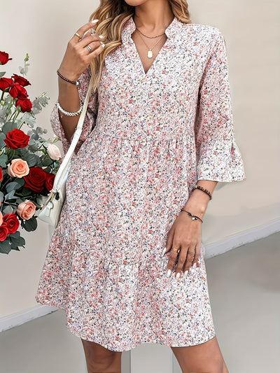 Geblümtes Minikleid mit herzförmigem Ausschnitt und gerafften Ärmeln Romantisches Sommeroutfit