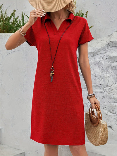 Elegantes rotes Tunika-Kleid mit V-Ausschnitt, Fledermausärmeln und seitlichen Schlitzen