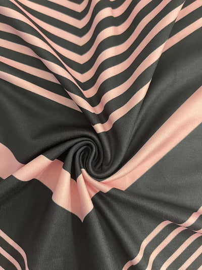 Ärmelloses Sommerkleid mit 3D-Print – Mehrfarbig