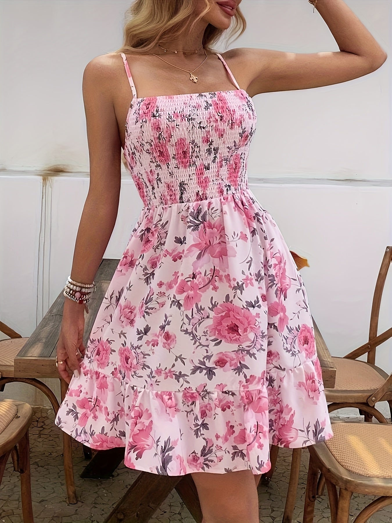 Trägerloses Blumenkleid - Luftiger rosa Sommerlook