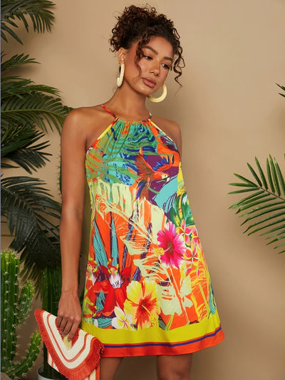 Kurzes Sommerkleid mit Halfter in tropischem Orange, mit Blumenmotiven und Papageien