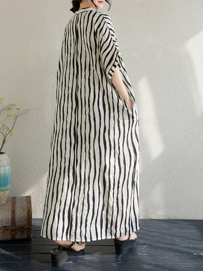 Gestreiftes Kleid in Übergröße mit V-Ausschnitt - Holiday Style