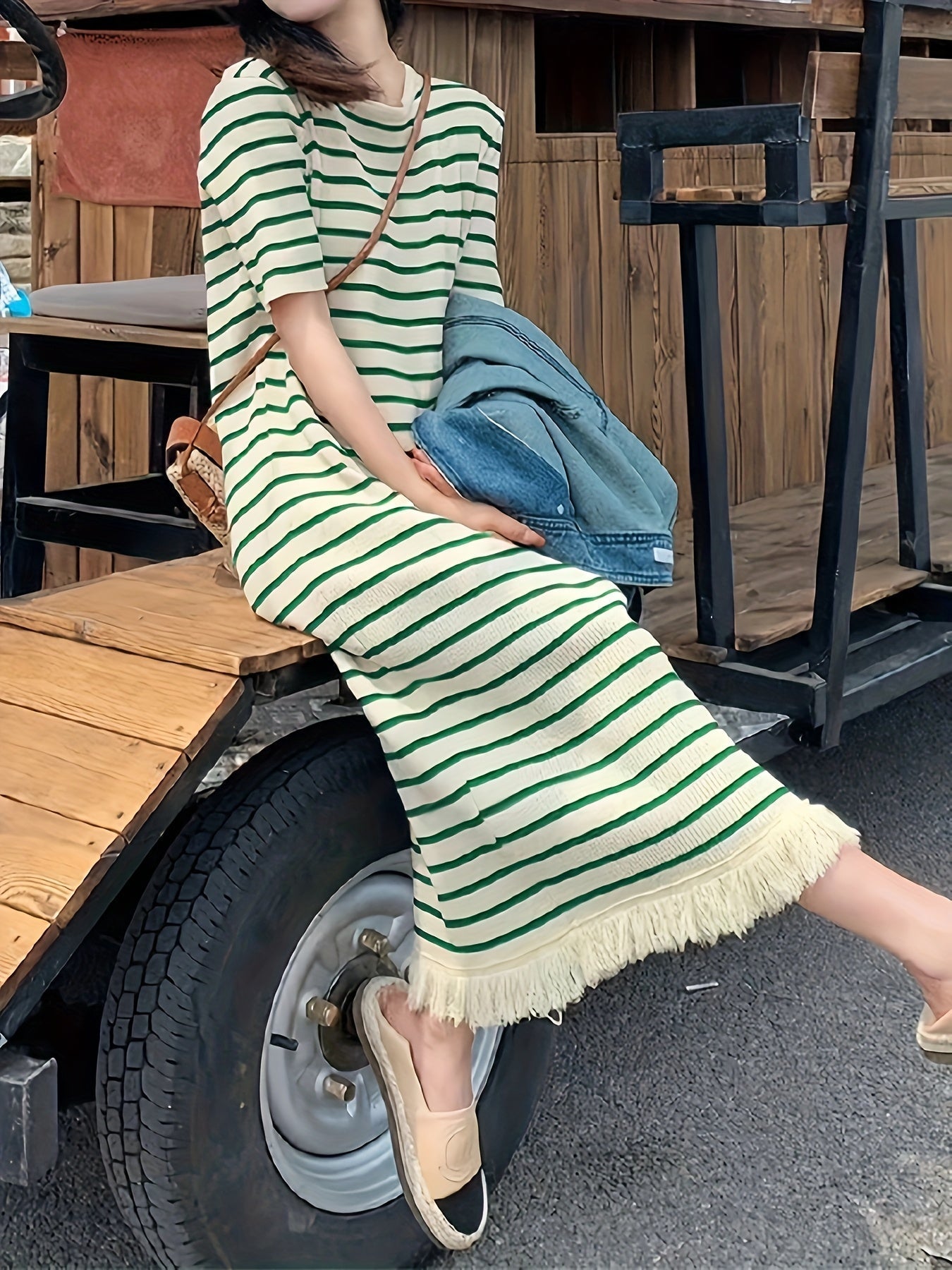 Gestreiftes T-Shirt-Kleid für Frauen - Französischer Retro-Stil aus Hongkong
