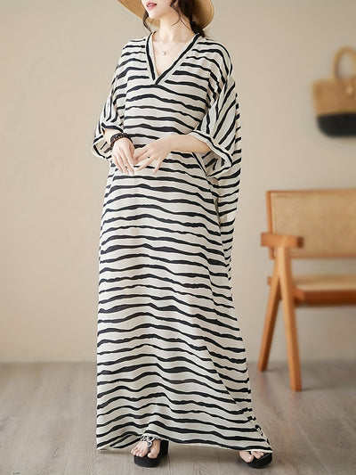 Gestreiftes Kleid in Übergröße mit V-Ausschnitt - Holiday Style
