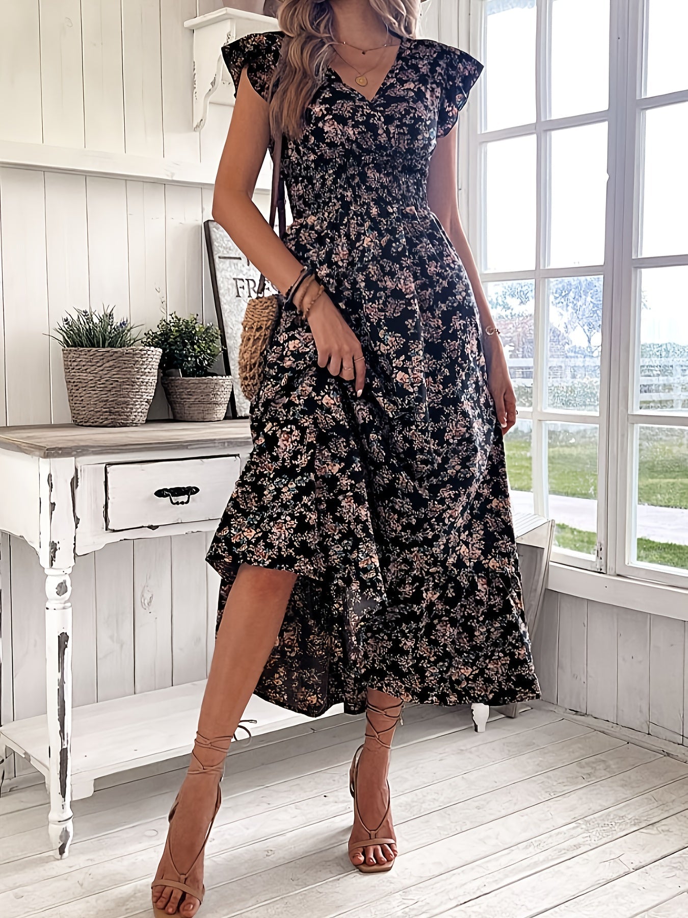 Gerafftes A-Linien-Kleid mit Rüschensleeves und Blumendruck