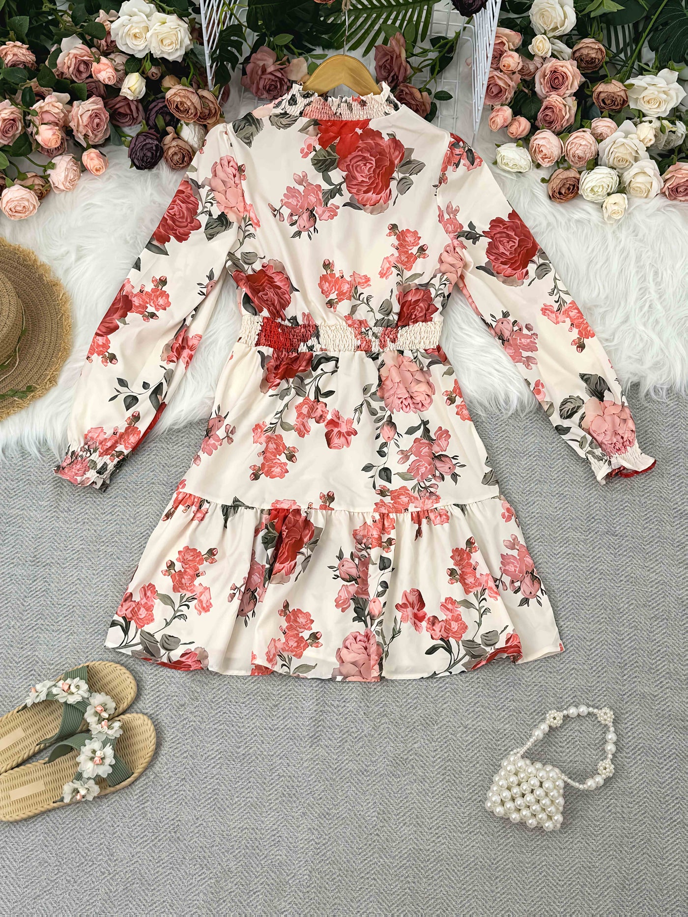 Elegantes, leichtes Kleid mit Blumenmuster - einfarbig