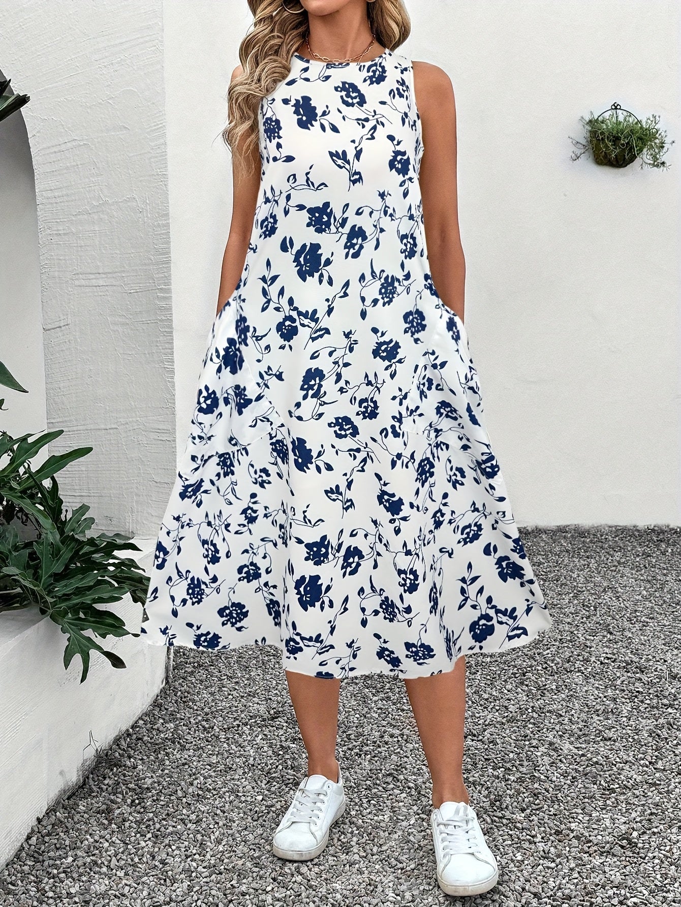 Ärmelloses Damen-Sommerkleid mit Rundhalsausschnitt