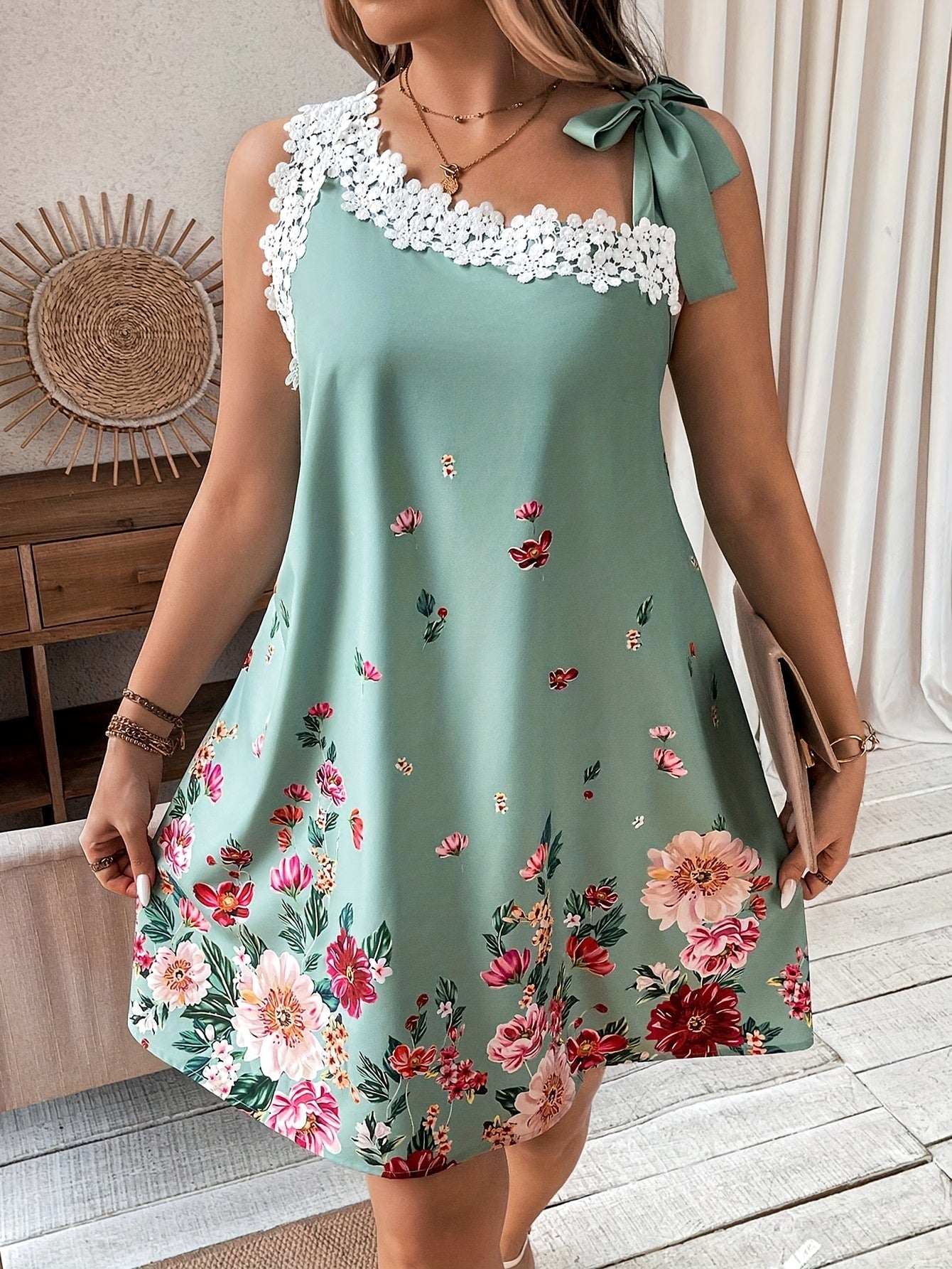 Schickes Plus Size Kleid mit Spitze und Cocard - perfekt für den Sommer!